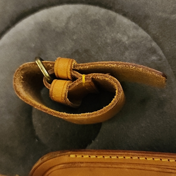 Louis Vuitton Vachetta Leather Luggage Tag and Poignet Set - Authentic - Picture 2 of 9